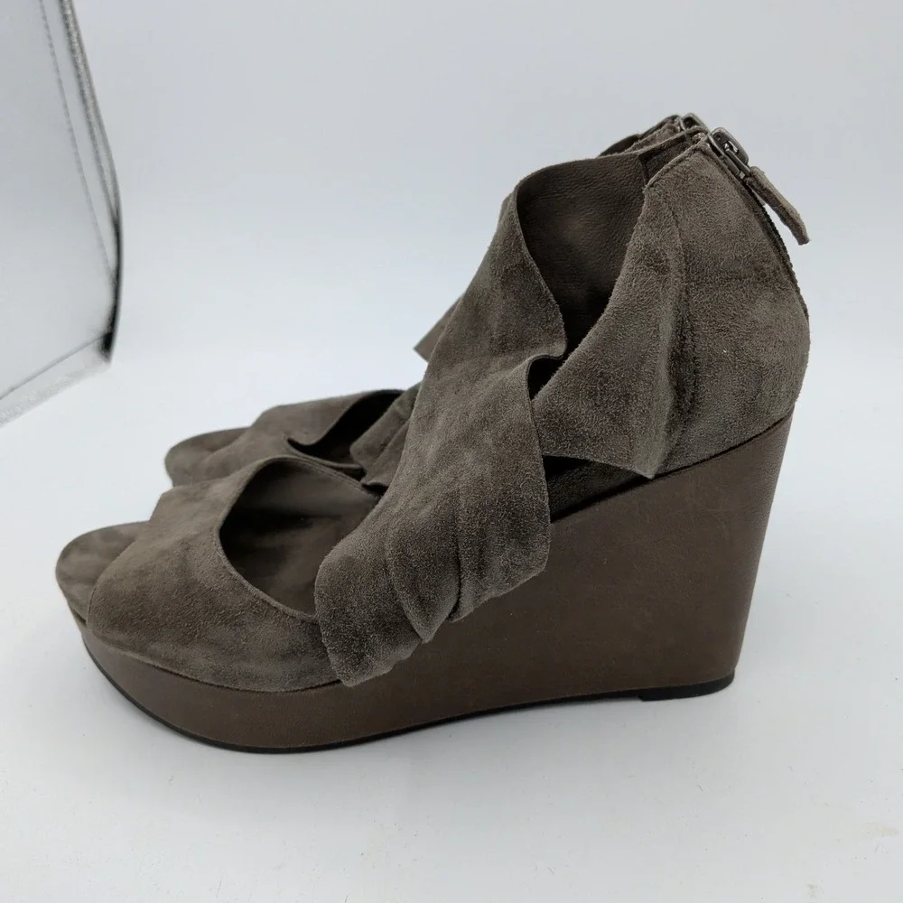 Eileen Fisher Womens Taupe Suede Ruffle Wedge Sandals Open Toe Back Zip Size 8.5